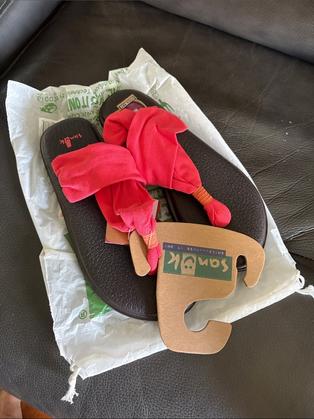 Sanuk Coral Pink Fabric Knot Flip Sandals on Black Footbed